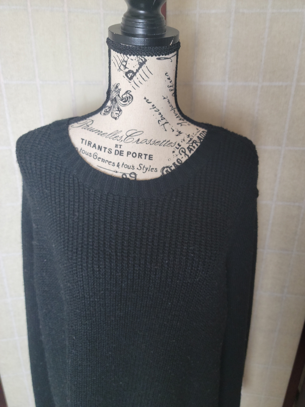 Love Riche Sweater - Picture 2 of 8